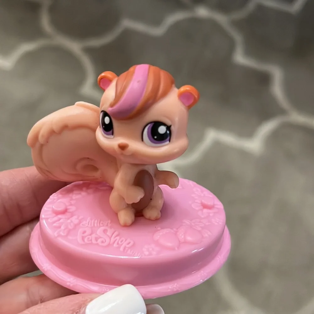 Hasbro made for McDonald’s happy meal figures of LITTLEST PET SHOP BUNDLE OF 3